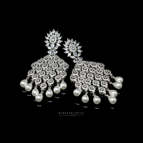 Aiman Khan’s chandelier drop earrings
